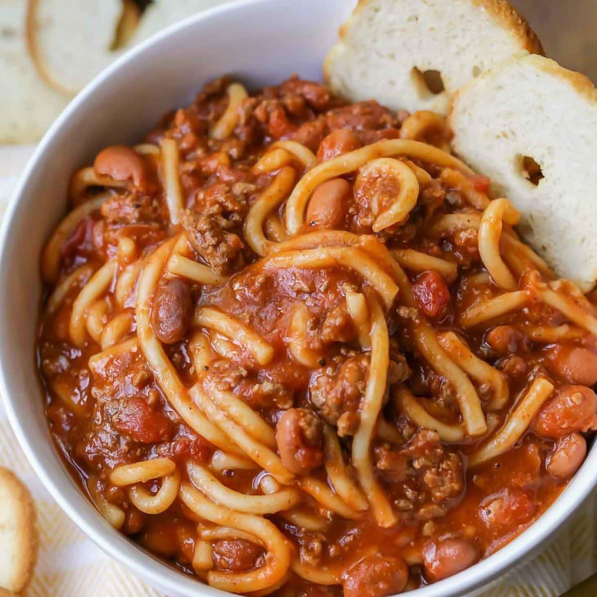 https://lilluna.com/wp-content/uploads/2017/10/chili-spaghetti-final-resize-1.jpg?utm_source=chatgpt.com