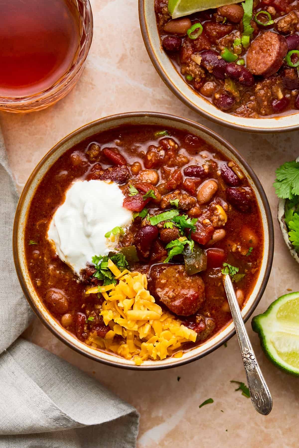 https://savoryspicerack.com/wp-content/uploads/easy-slow-cooker-chli-with-sausage-4.jpg?utm_source=chatgpt.com