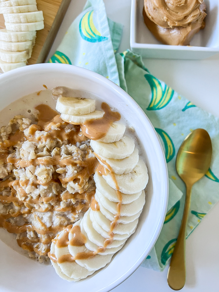 Oatmeal with Peanut Butter and Banana