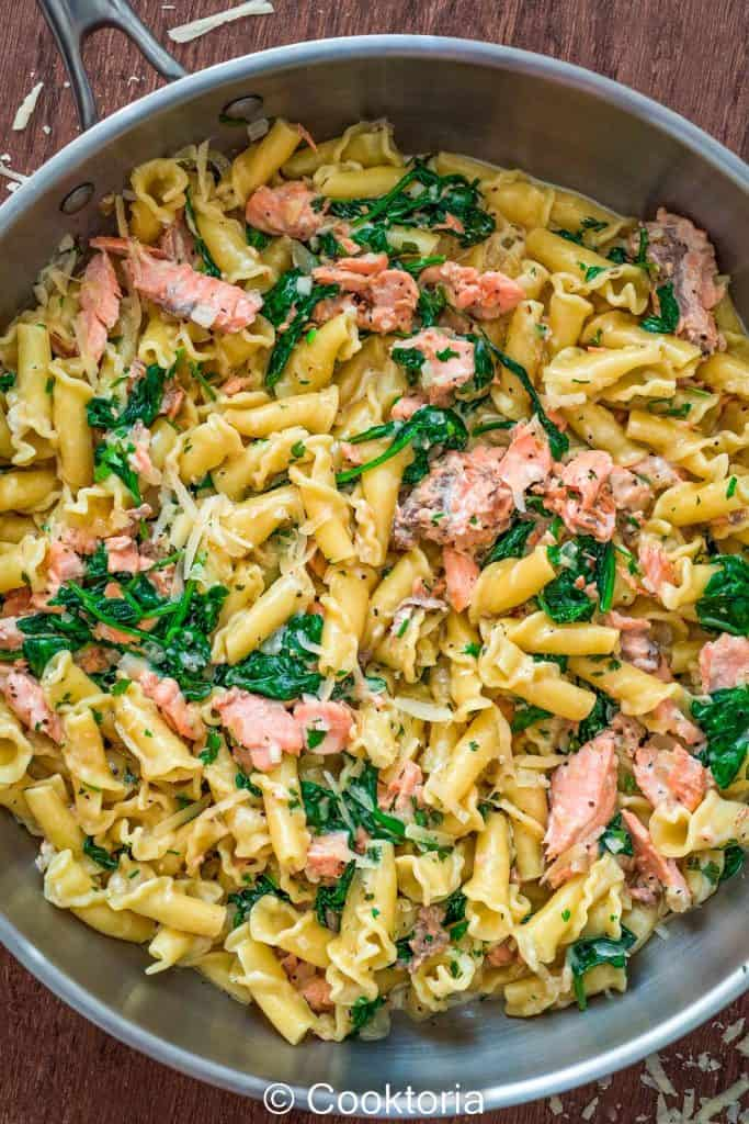 salmon and spinach pasta
