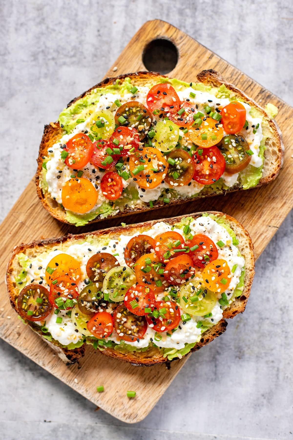 Avocado Cottage Cheese Toast (High-Protein, Creamy & Quick Breakfast)