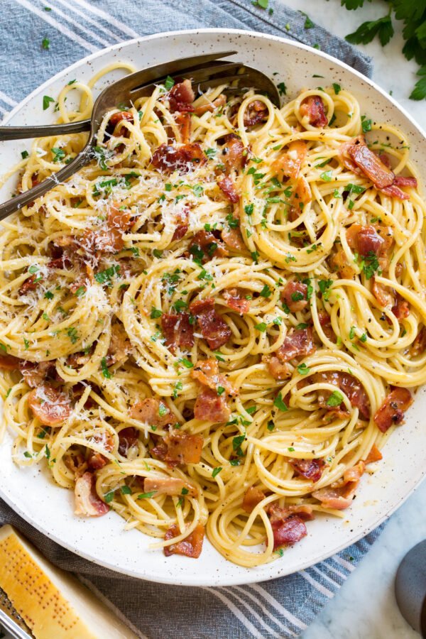Pasta Carbonara Recipe (Authentic, Creamy Without Cream & Ready in 20 Minutes)