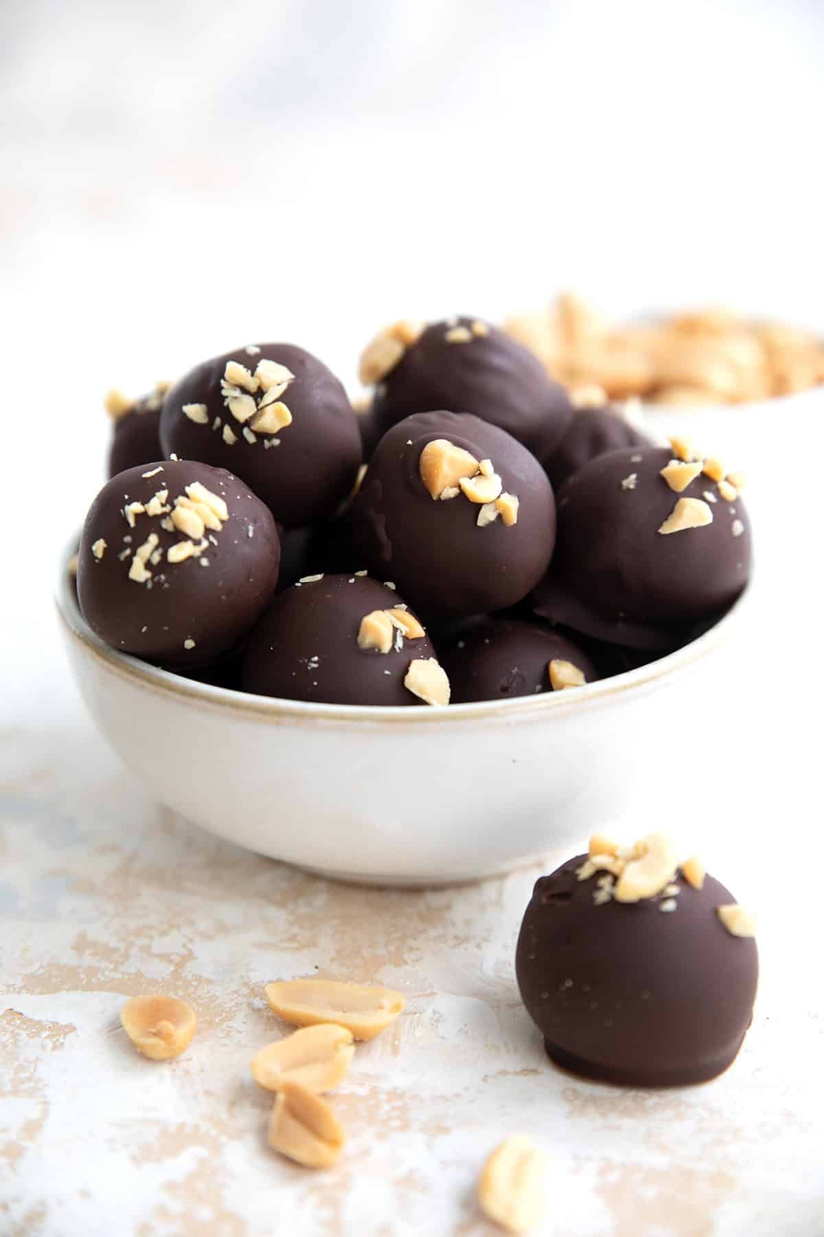 Keto Peanut Butter Balls (No-Bake, Low-Carb & Sugar-Free)