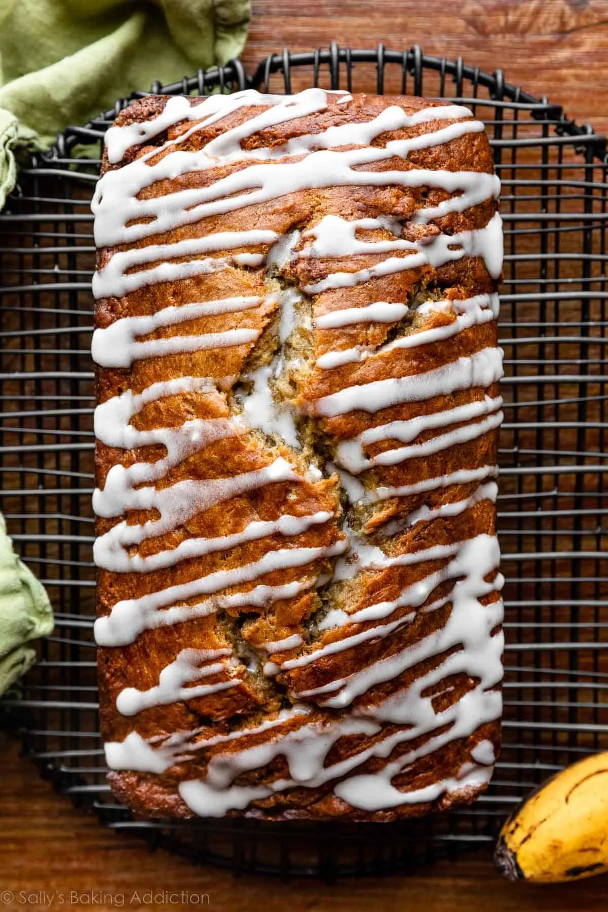 Cinnamon Swirl Banana Bread (Moist, Sweet & Perfectly Spiced)